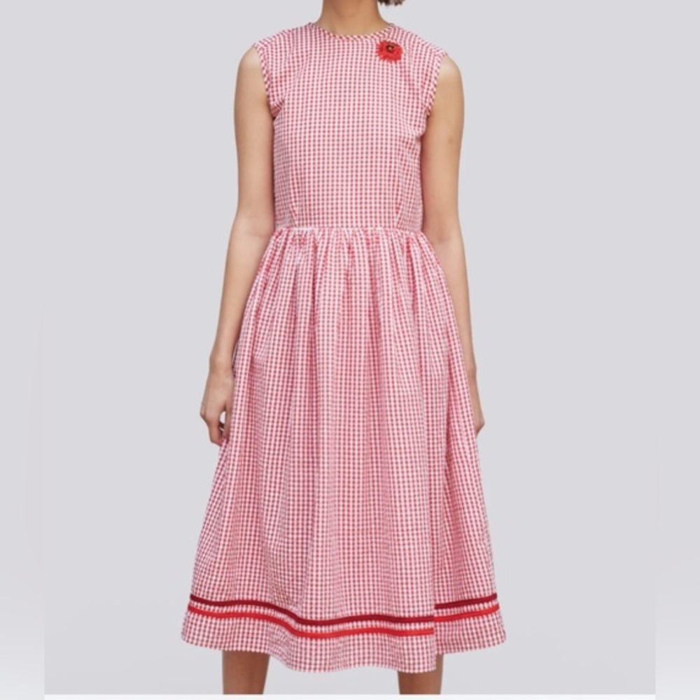 Sleeveless Pink Gingham Midi Dress with Floral Pin